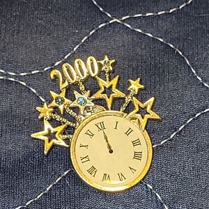 Vinatge 2000 New Years millennium pin. Very collectible